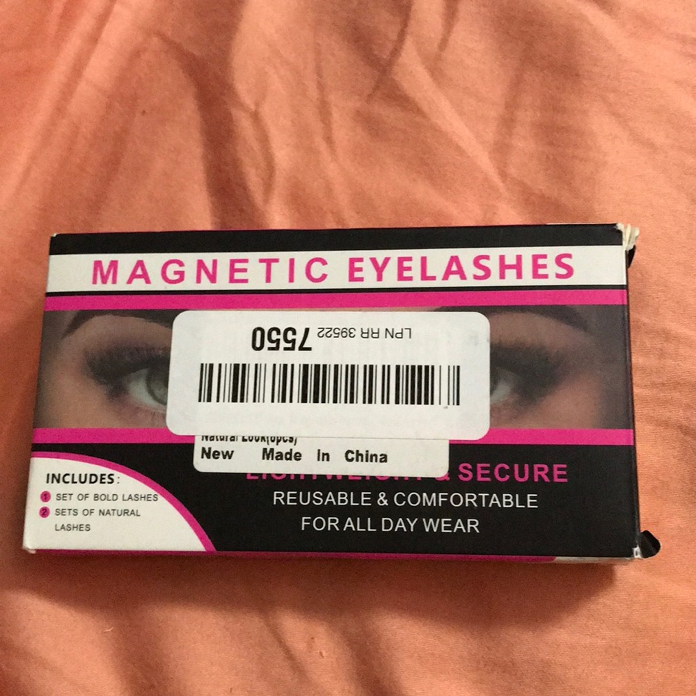 Magnetic eyelashes never worn